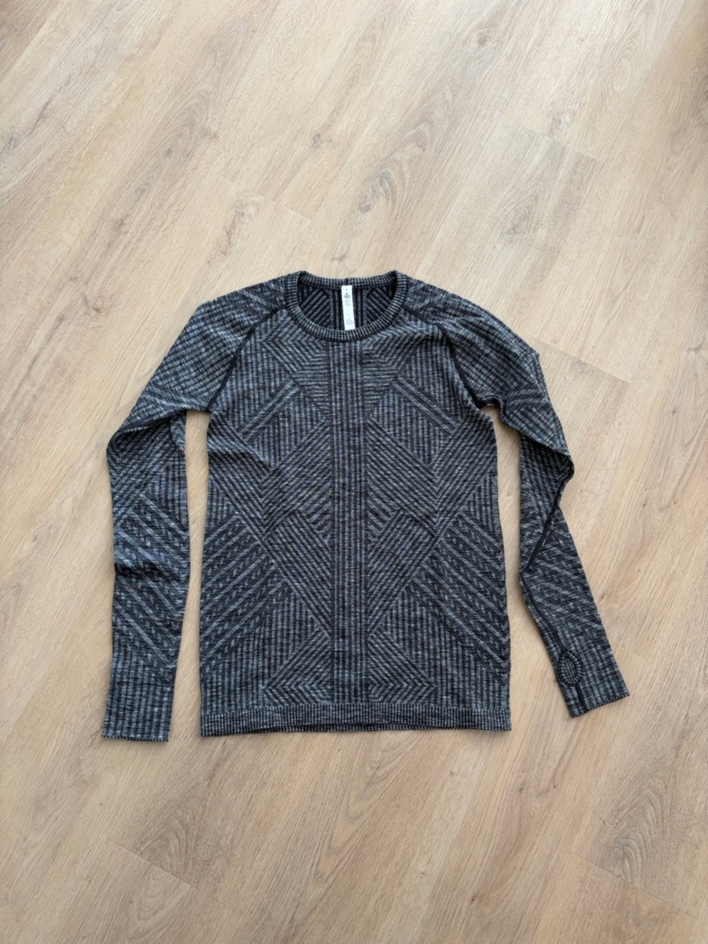 Lululemon Textured Longsleeve Charcoal Gray Size 8